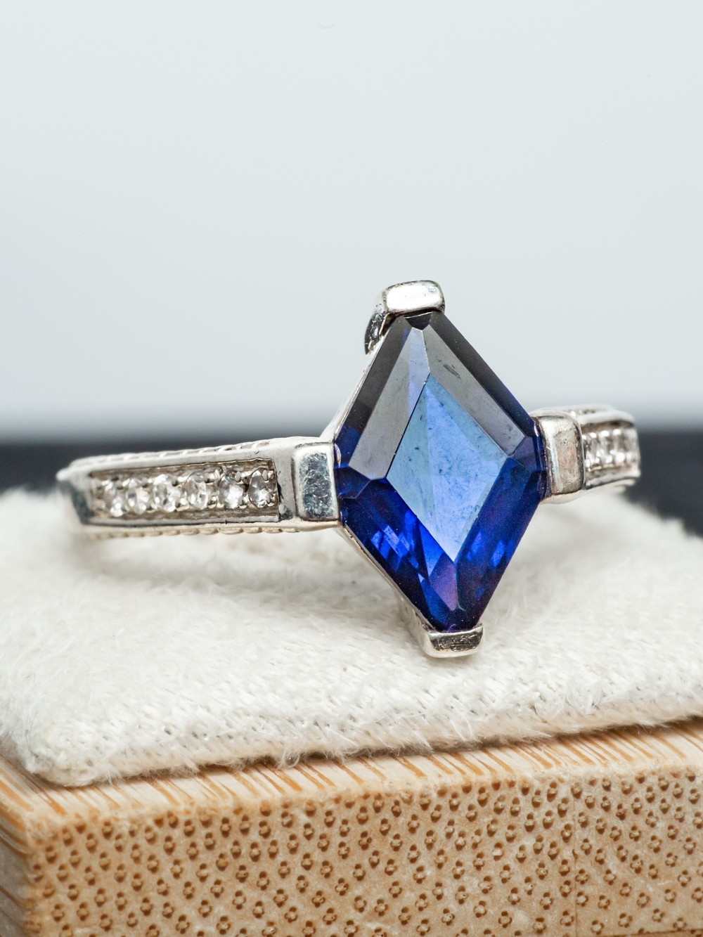 Size 10 - Vintage 925 Sterling Silver Lab Blue Spinel Rhombus Statement Ring